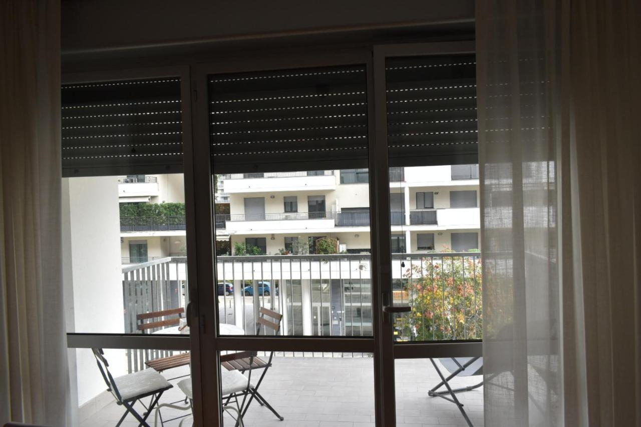Apartamento House Promenade Santa Giulia Milán Exterior foto