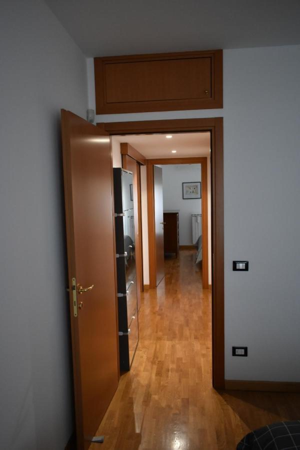 Apartamento House Promenade Santa Giulia Milán Exterior foto